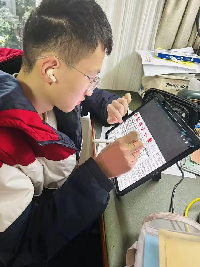 笔锋跃动,镜采青春!银初八年级语文组带你“玩转”新闻实践!