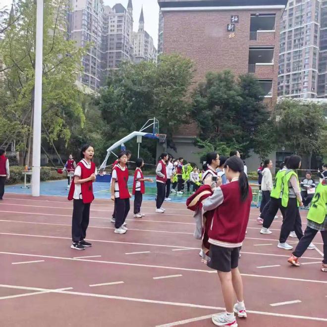 笔锋跃动,镜采青春!银初八年级语文组带你“玩转”新闻实践!