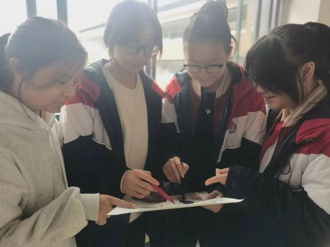 笔锋跃动,镜采青春!银初八年级语文组带你“玩转”新闻实践!