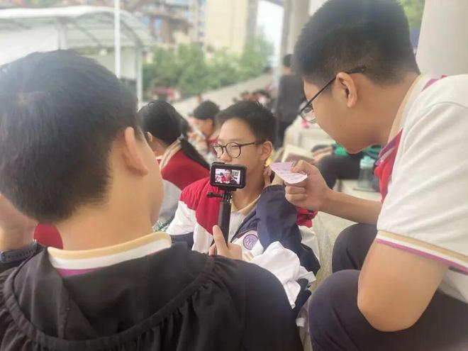 笔锋跃动,镜采青春!银初八年级语文组带你“玩转”新闻实践!