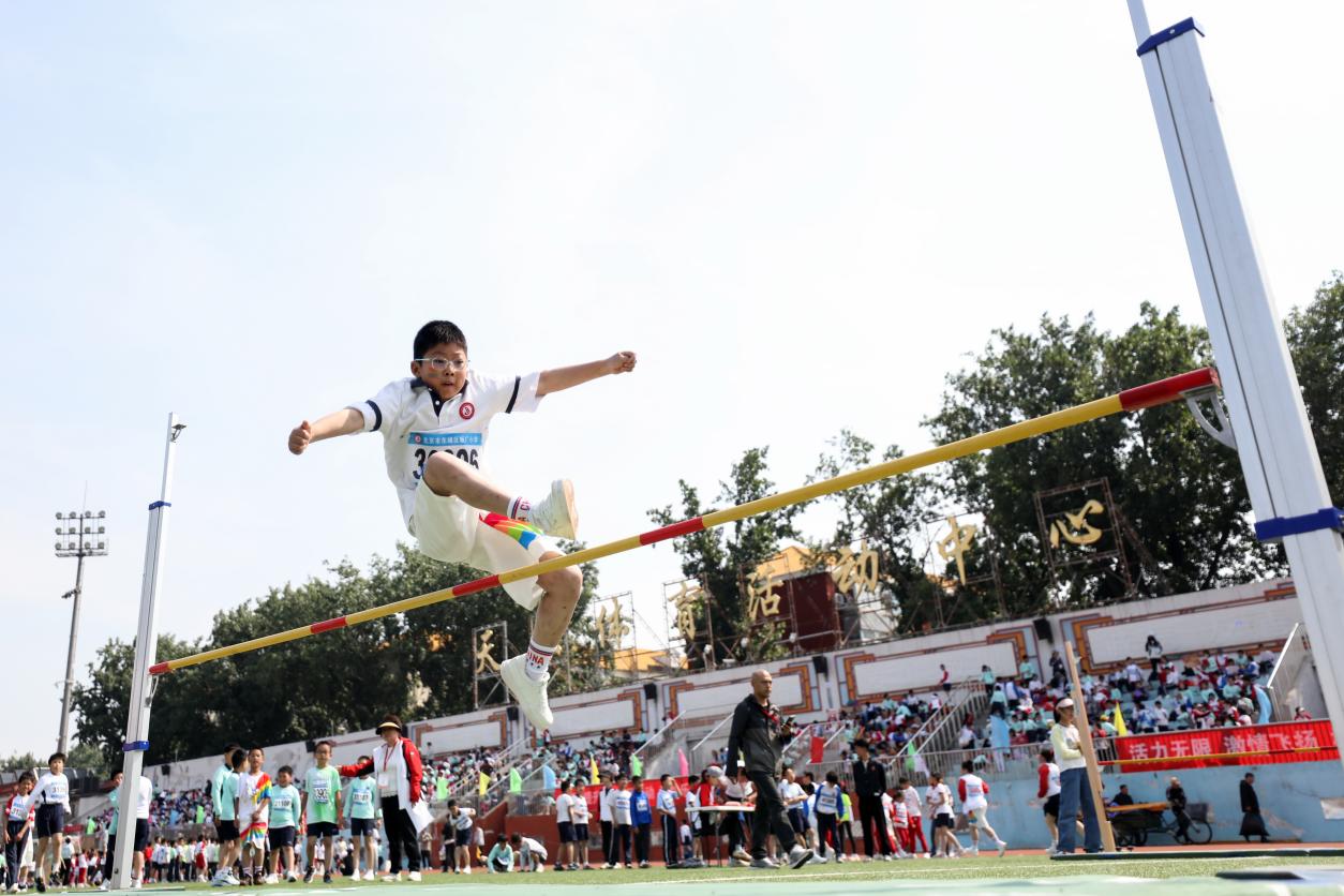 板厂小学与汇文实验小学朝阳学校3200名师生共同享受运动乐趣