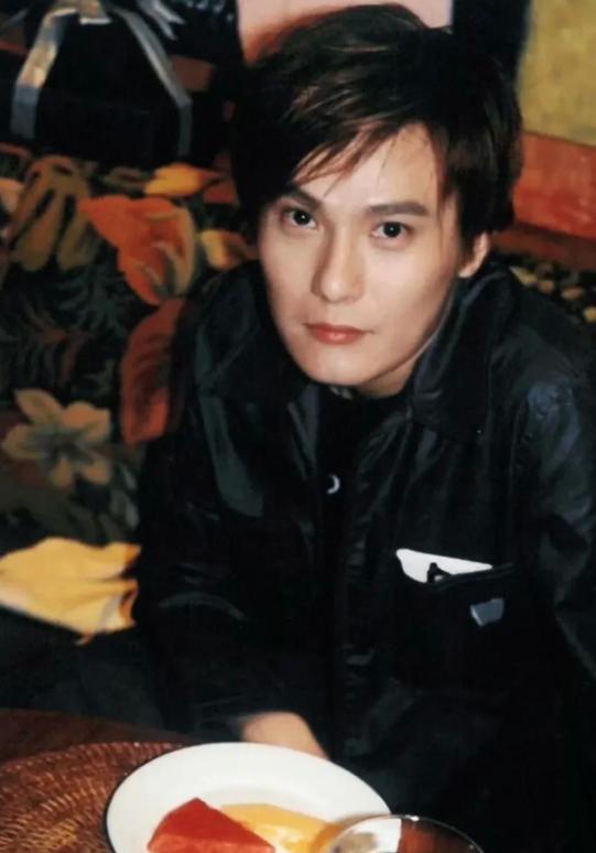 捐光上亿资产，58岁单身无子，张信哲如今的“下场”并不意外