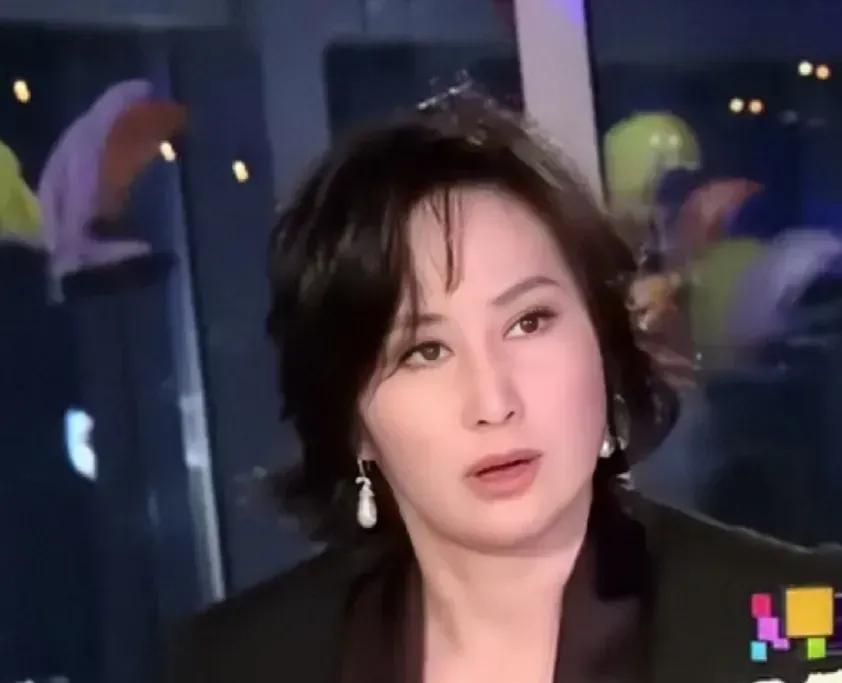 35岁后的何超琼，让我相信了，这种骨相的女人选对发型是越老越美