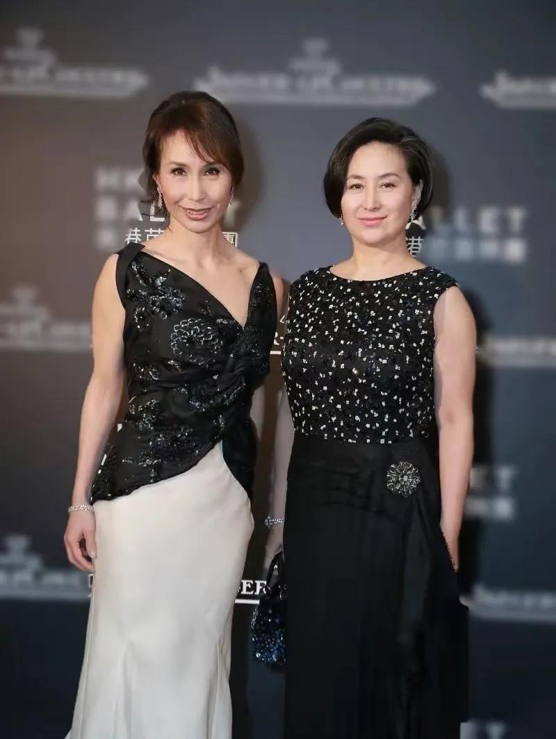 35岁后的何超琼，让我相信了，这种骨相的女人选对发型是越老越美