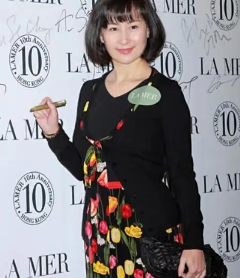 35岁后的何超琼，让我相信了，这种骨相的女人选对发型是越老越美