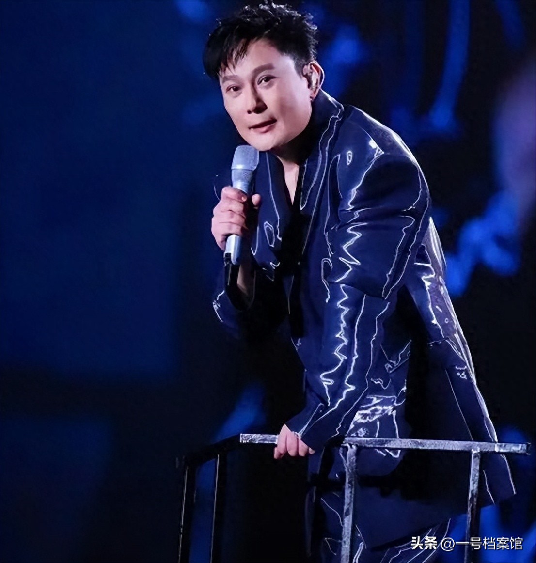 张信哲演唱会猥亵后续，知情人曝光现场视频，这一幕太令人恶心