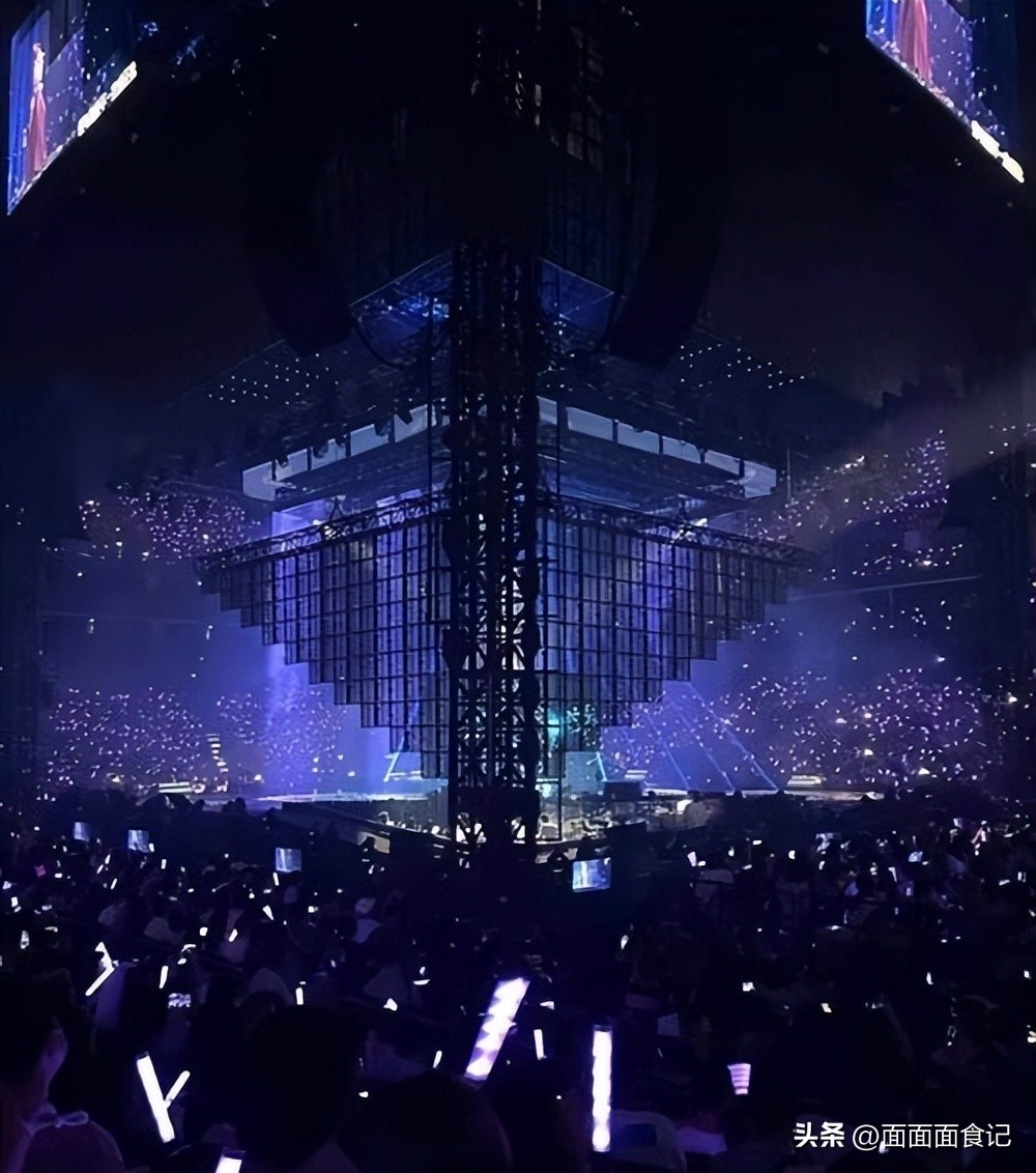 张信哲演唱会猥亵后续，知情人曝光现场视频，这一幕太令人恶心