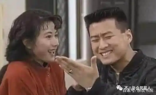 出道神似周润发，出演的角色霸占我们整个童年，今55岁靠走穴