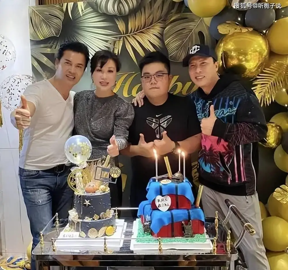 68岁吕良伟赢麻了!与53岁富豪妻子同框更年轻,像28岁精神小伙