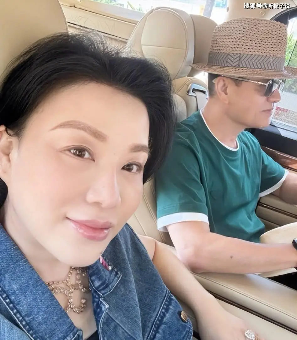 68岁吕良伟赢麻了!与53岁富豪妻子同框更年轻,像28岁精神小伙