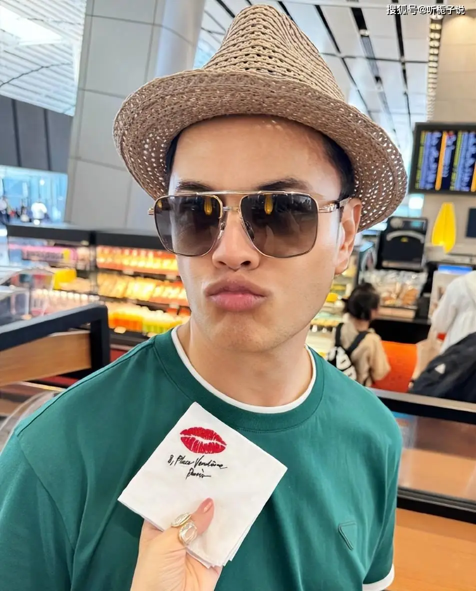 68岁吕良伟赢麻了!与53岁富豪妻子同框更年轻,像28岁精神小伙