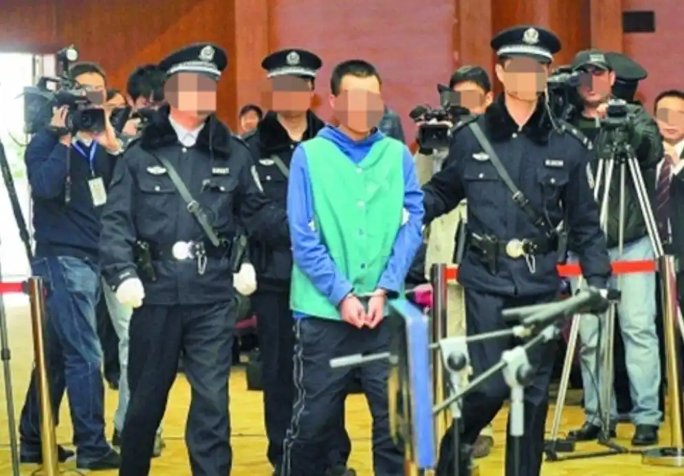 回顾大学生被定死刑，临死想捐出眼角膜，父亲：你把罪恶都带走