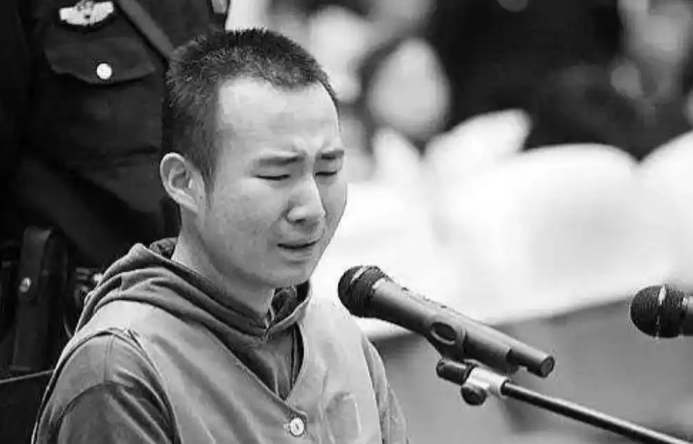 回顾大学生被定死刑，临死想捐出眼角膜，父亲：你把罪恶都带走