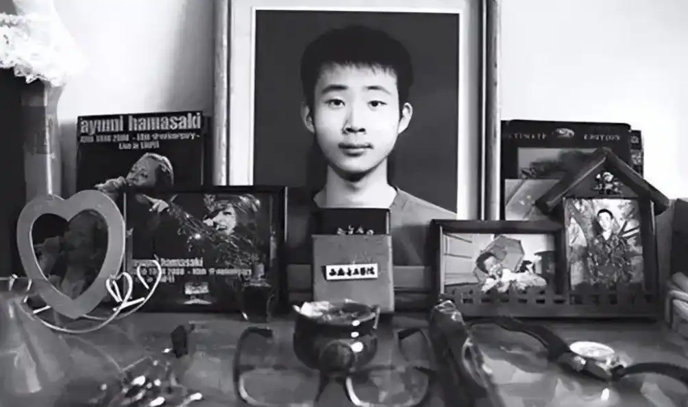 回顾大学生被定死刑，临死想捐出眼角膜，父亲：你把罪恶都带走