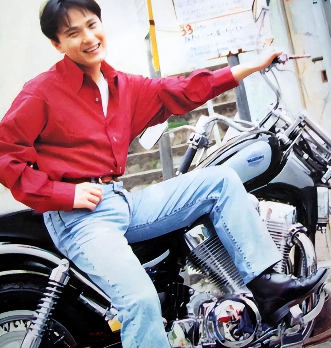 张信哲：拒绝周迅求爱，却为王菲豪掷百万，捐光上亿资产，58岁依然单身的他，“下场”怪不了别人