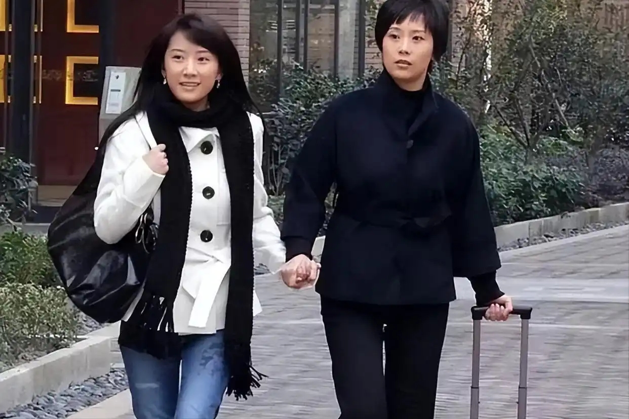 《蜗居》25岁海藻与42岁老男人一起，原是她花10块钱买彩票的结果