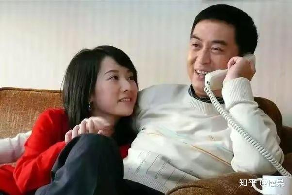 《蜗居》中宋思明的老丈人为什么不选择培养自己的女儿成为高官，而要选择培养宋思明？