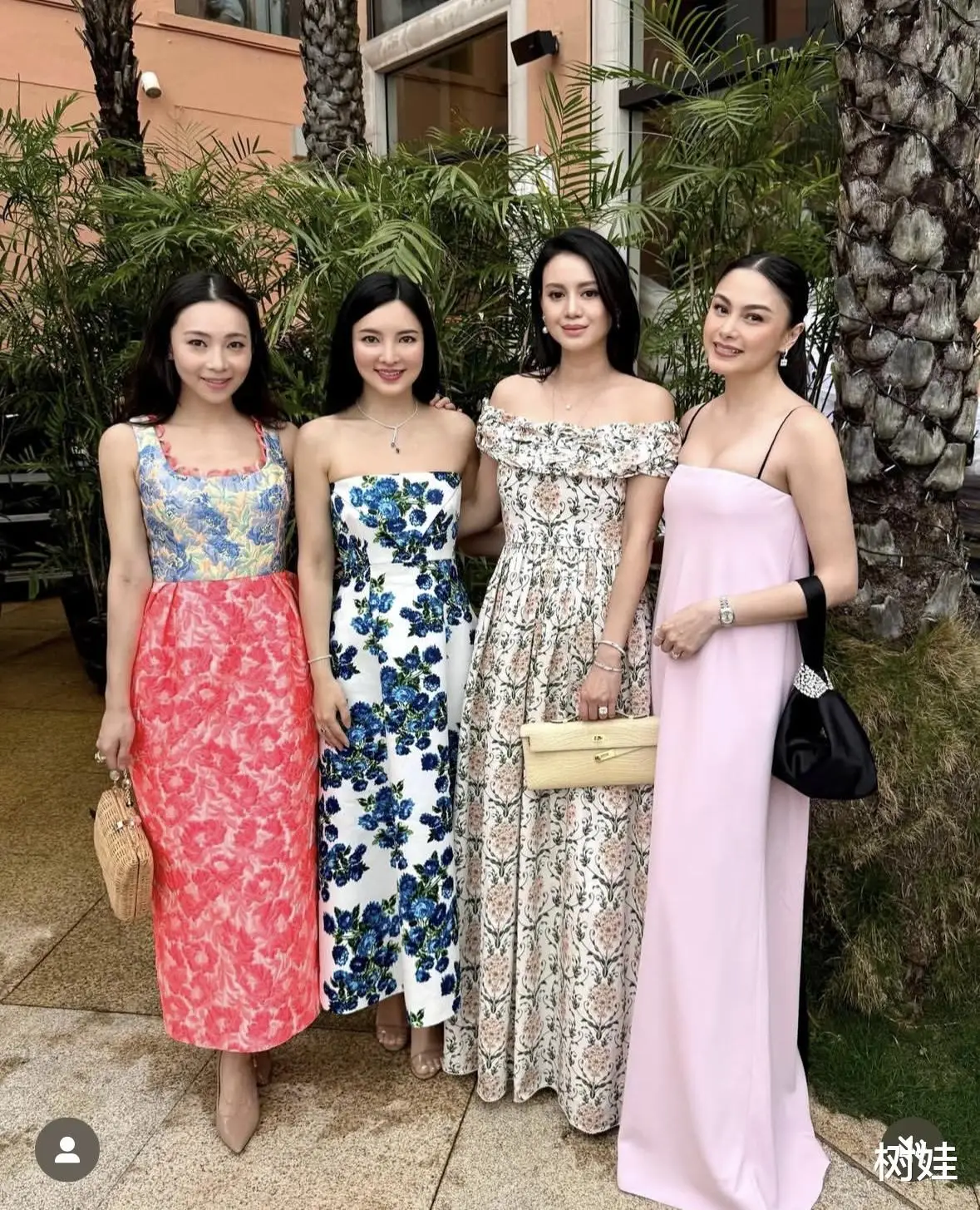 陈晓丹出席婚礼,丈夫陪伴左右,五官明艳大气,七年低调婚后生活