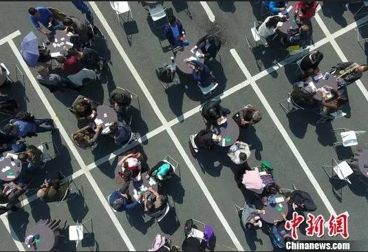 美媒称德州扑克在中国金融圈已过时,掼蛋成为必备社交技能