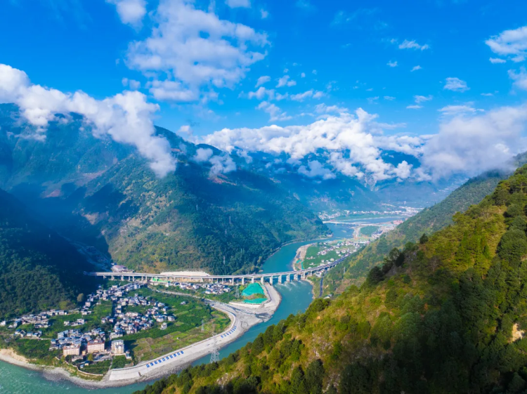 在雅安：遇见交旅融合的“诗与远方”