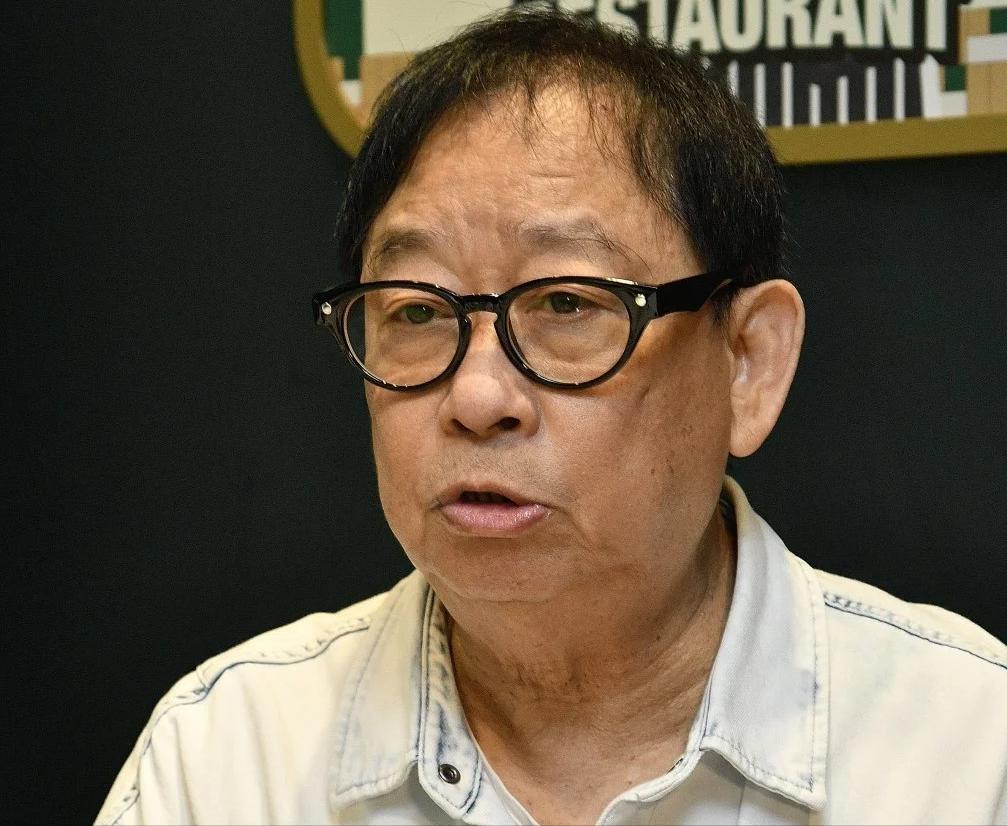 突发!香港知名演员受病魔折磨身体抱恙,因儿子啃老不敢退休