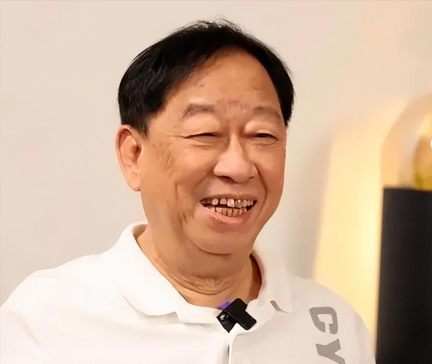 突发!香港知名演员受病魔折磨身体抱恙,因儿子啃老不敢退休