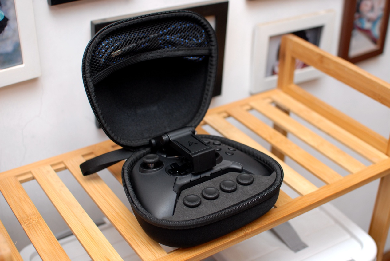 飞智八爪鱼2手柄体验，网友：可拖动轮盘按键，这个设计碉堡了