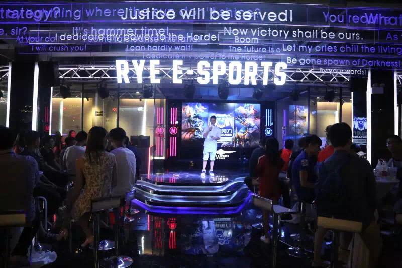 谁是真正的游戏之王? 通吃街机红白机撸啊撸消消乐VR那个人