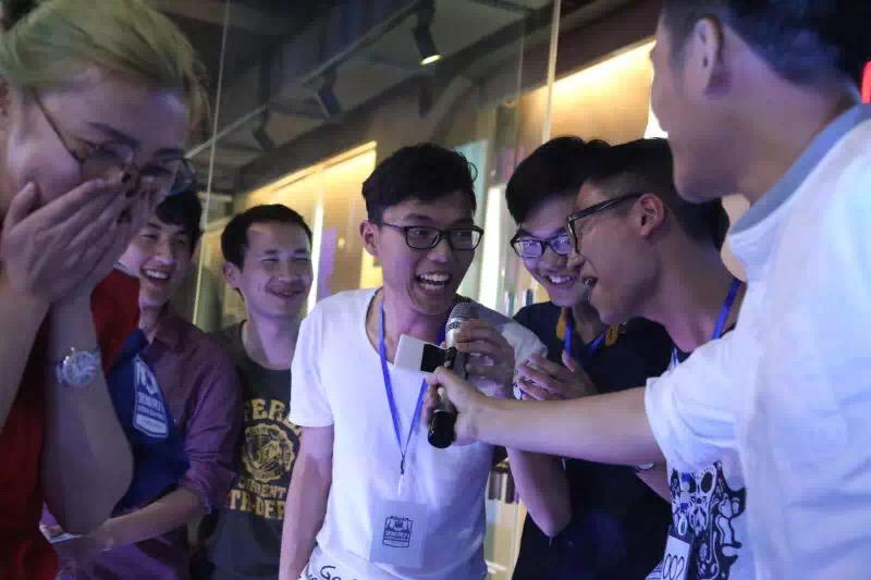 谁是真正的游戏之王? 通吃街机红白机撸啊撸消消乐VR那个人