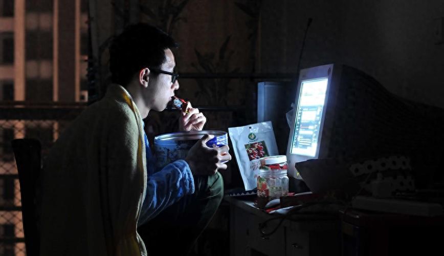 为什么黄色网站能让你免费看？看清真相后，你还敢继续浏览吗？