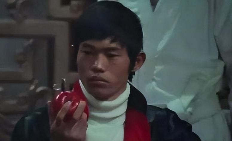 元华:曾是李小龙替身,成龙的同门师兄,遇到周星驰才大火