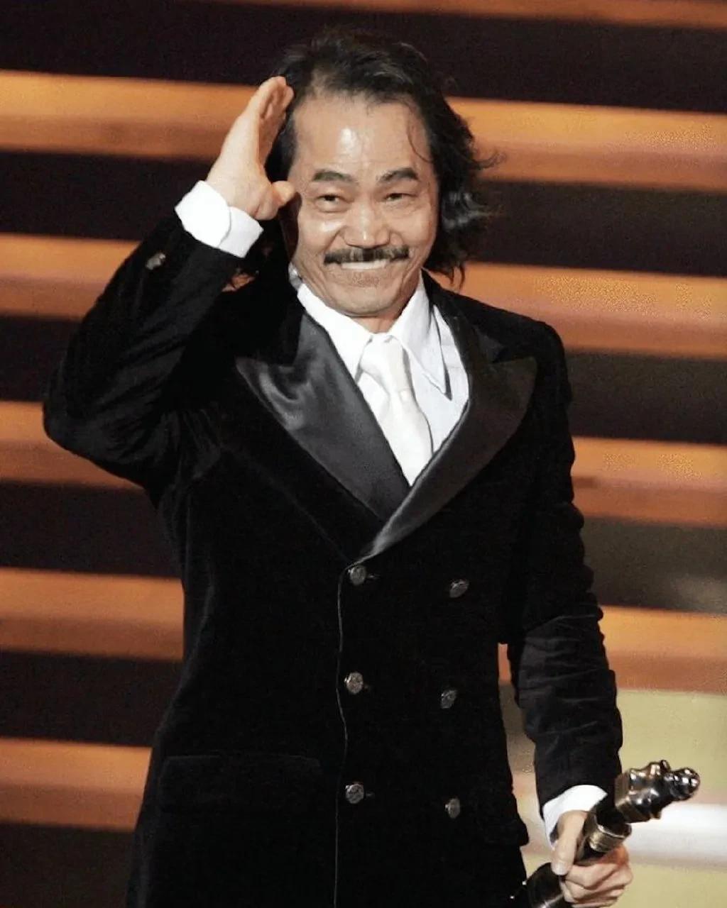 还记得《功夫》里的包租公吗?如今70岁的他近况曝光