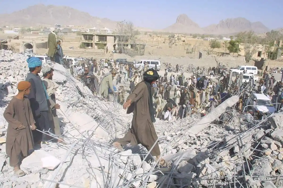 31名记者丧生：国际冲突中的媒体安全危机与战地记者生存困境