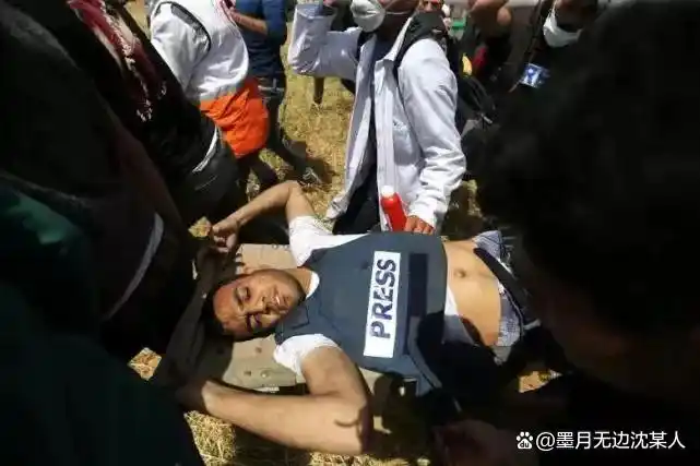 31名记者丧生：国际冲突中的媒体安全危机与战地记者生存困境