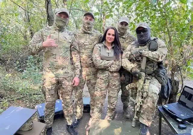 战地记者危?俄美女记者踩中地雷被炸死,乌女记者被无人机袭击