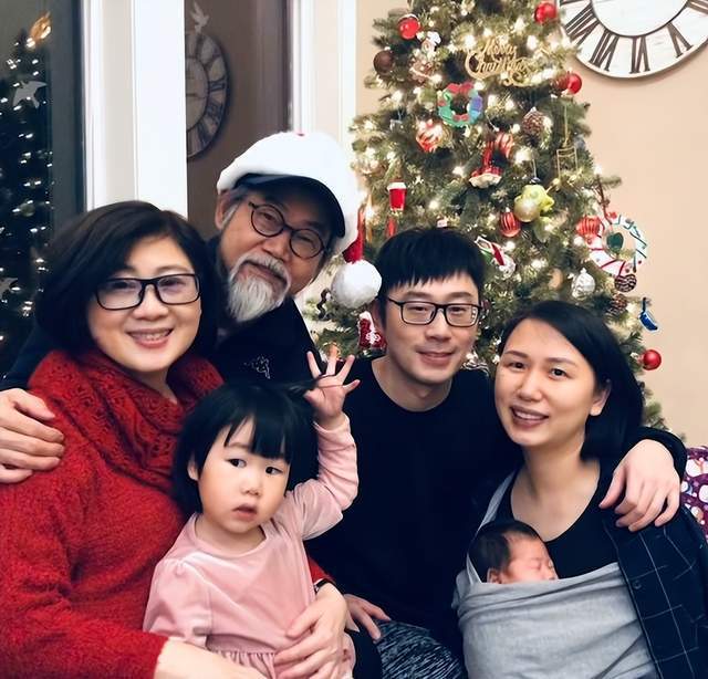 72岁元华定居国外近况曝光！练功房中秀蜈蚣弹，轻松自如状态年轻