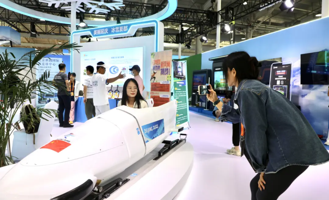 现场签约四家企业~延庆带着体育科技成果精彩亮相服贸会