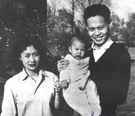 杨振宁百年人生：比婚姻更牛的，是放弃美国国籍