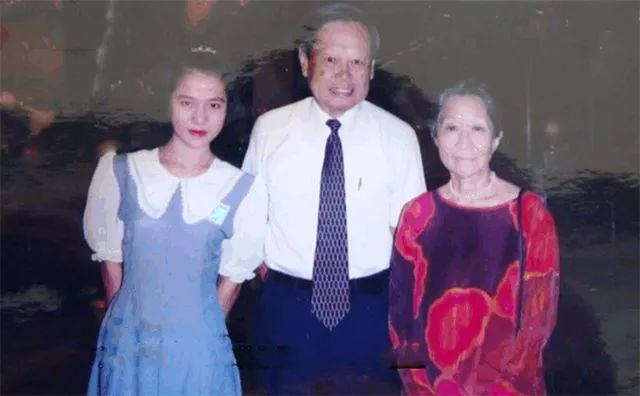 杨振宁百年人生：比婚姻更牛的，是放弃美国国籍