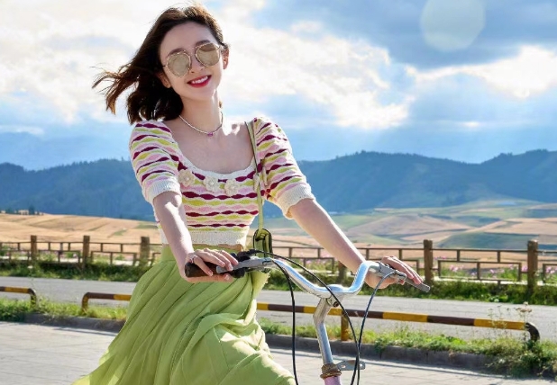 唐艺昕被疑怀二胎，穿老公张若昀外套甜蜜撒糖，本人火速发文辟谣