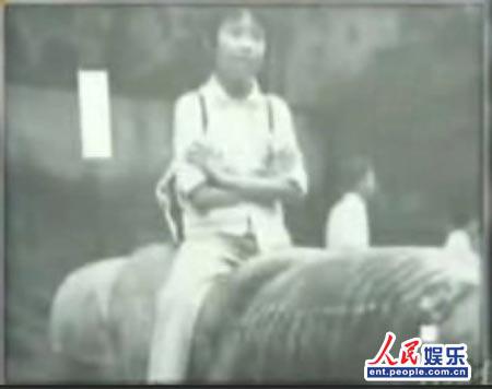 袁立躺枪因网友言论痛哭 20年情史揭秘(组图)