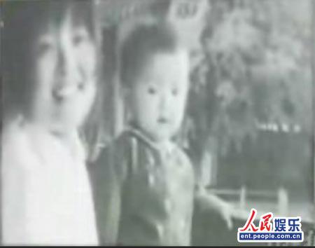 袁立躺枪因网友言论痛哭 20年情史揭秘(组图)