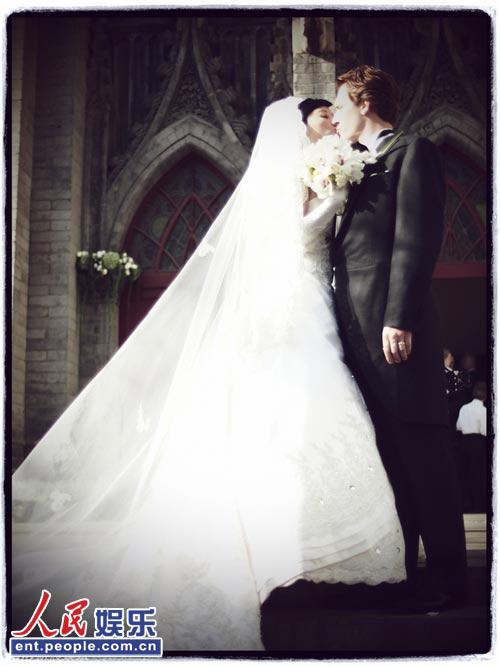 袁立躺枪因网友言论痛哭 20年情史揭秘(组图)