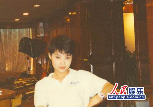 袁立躺枪因网友言论痛哭 20年情史揭秘(组图)