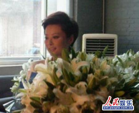 袁立躺枪因网友言论痛哭 20年情史揭秘(组图)