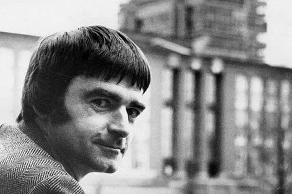 一周文艺：什么是“新大众文艺”？英国作家戴维·洛奇去世