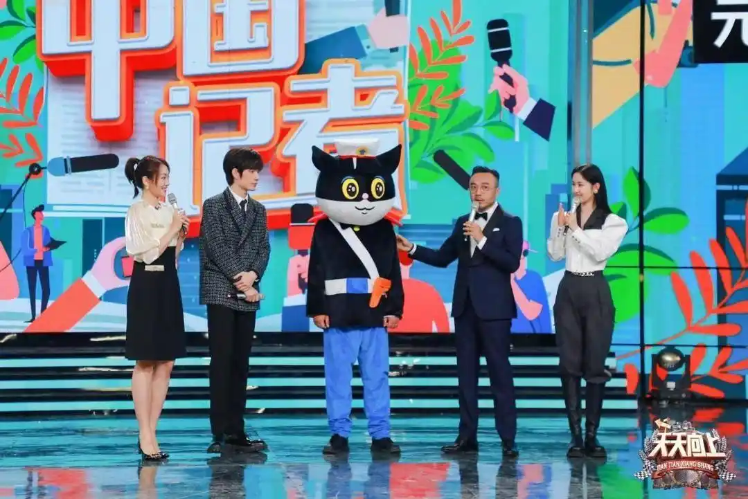 她是央视第一个戴耳环的主持人，记者节之际听他们分享