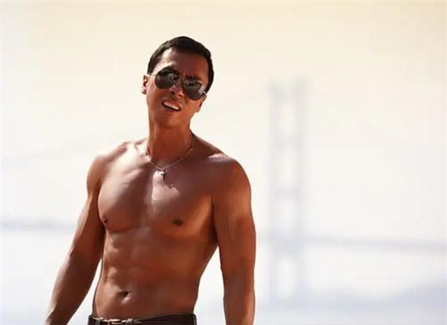 甄子丹新片致敬李小龙，我却想起25年前的《精武门》，那才是经典