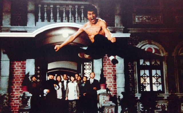 甄子丹新片致敬李小龙，我却想起25年前的《精武门》，那才是经典