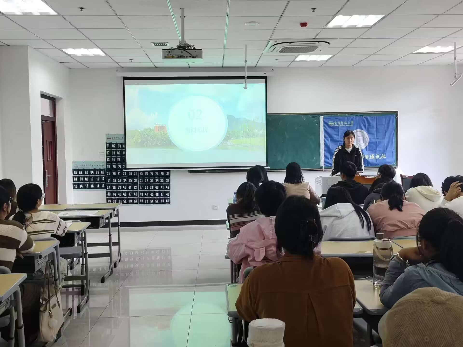 学院举办系列新闻稿培训会